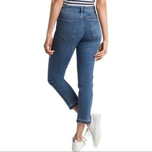 Gap “Girlfriend” Frayed Hem Jeans Brand New